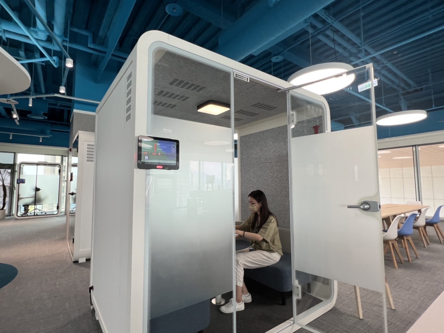 天博高雄據點的智慧行動辦公艙，展現天博在面板以外的研發應用軟實力